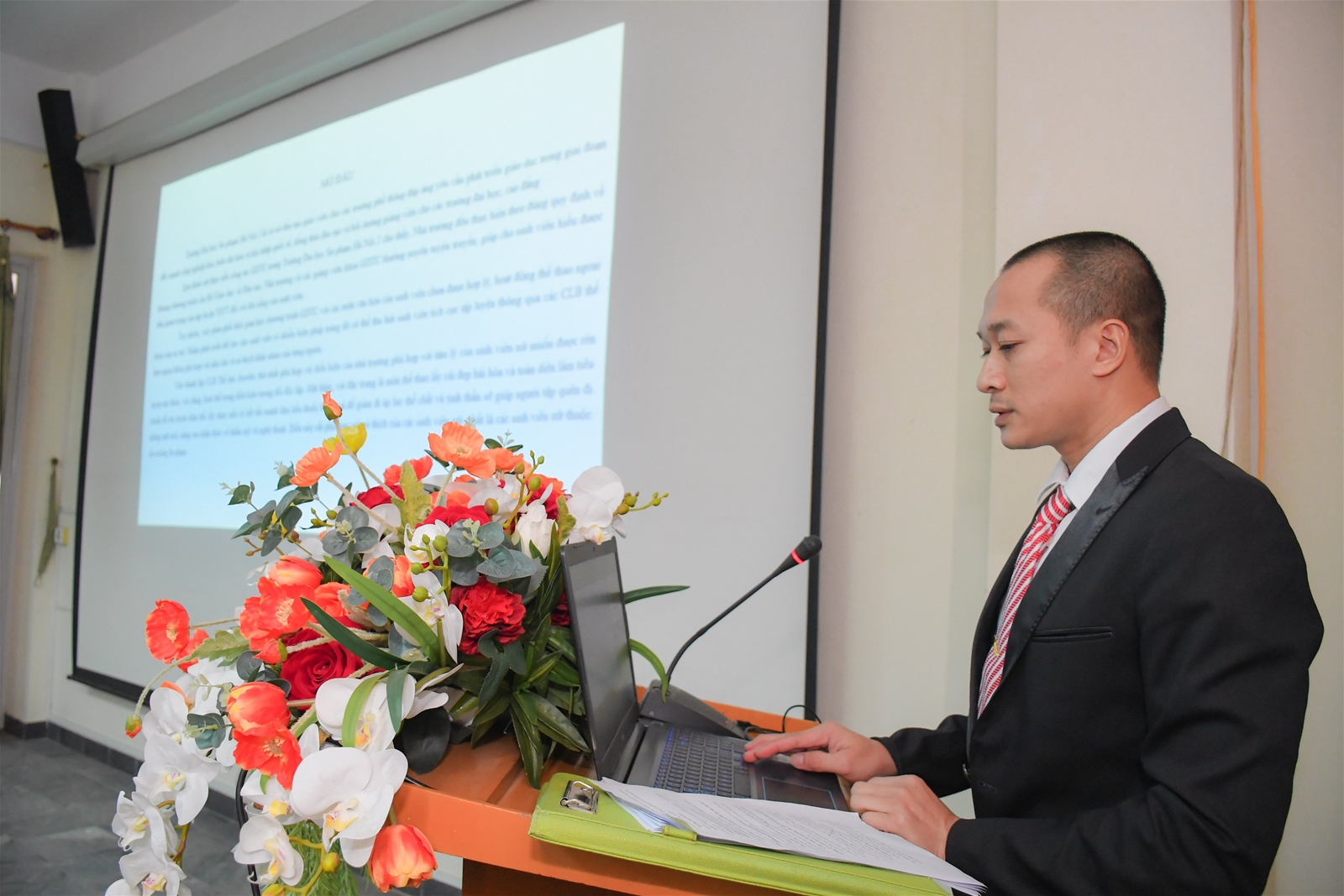 NCS Đỗ Đức Hùng bảo vệ thành công luận án Tiến sỹ cấp cơ sở